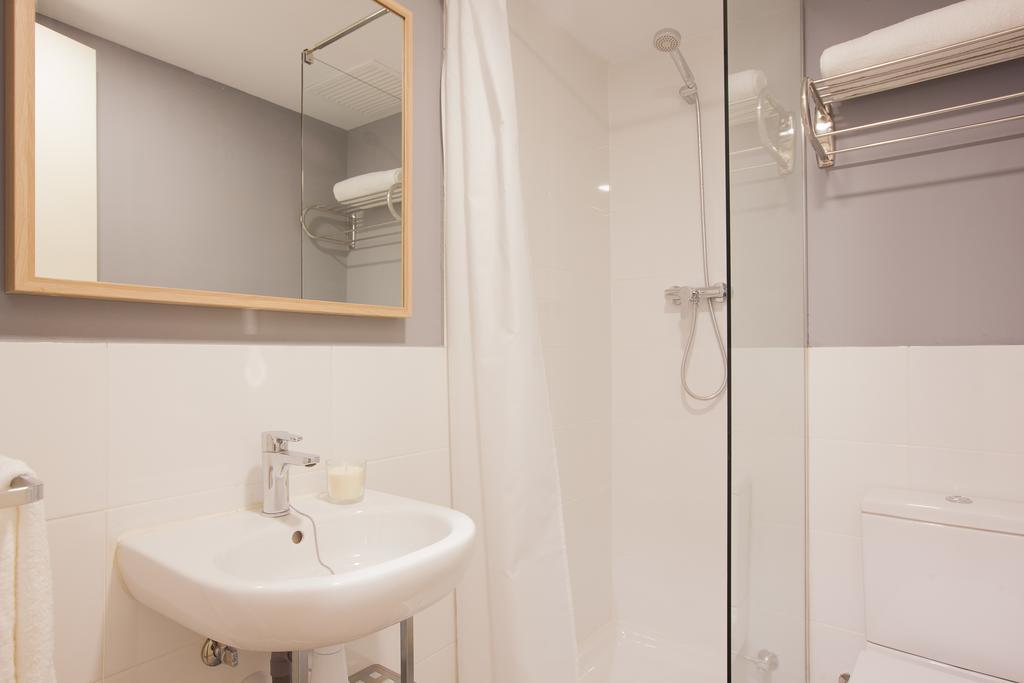 Click&Flat Europa Fira Apartments لوسبيتاليت دي يوبريغات المظهر الخارجي الصورة