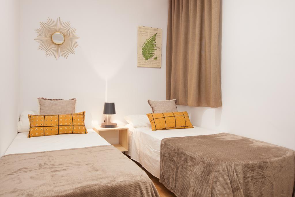 Click&Flat Europa Fira Apartments لوسبيتاليت دي يوبريغات المظهر الخارجي الصورة