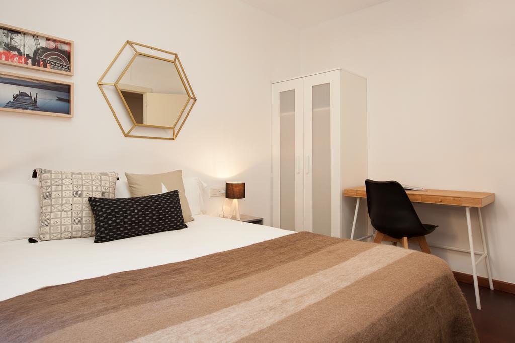 Click&Flat Europa Fira Apartments لوسبيتاليت دي يوبريغات المظهر الخارجي الصورة