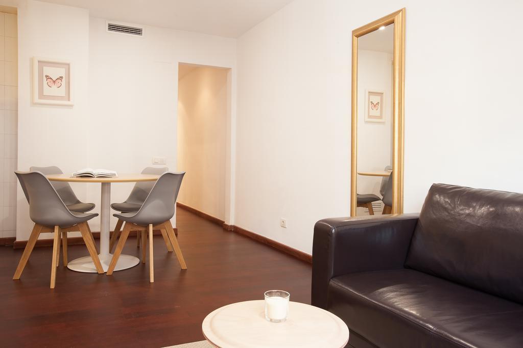 Click&Flat Europa Fira Apartments لوسبيتاليت دي يوبريغات المظهر الخارجي الصورة