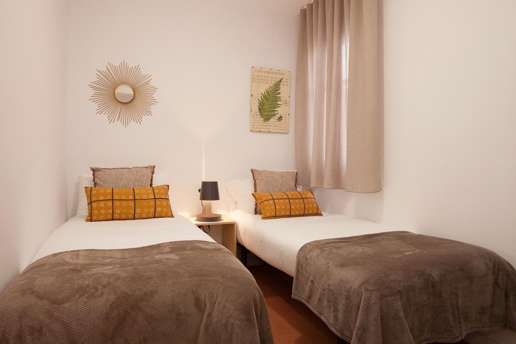 Click&Flat Europa Fira Apartments لوسبيتاليت دي يوبريغات المظهر الخارجي الصورة