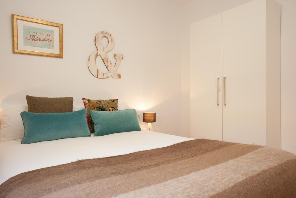 Click&Flat Europa Fira Apartments لوسبيتاليت دي يوبريغات المظهر الخارجي الصورة